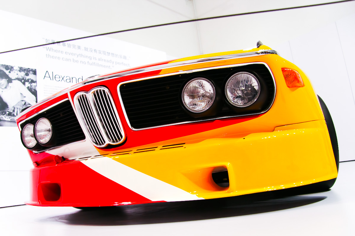 Alexander_Calder,_1975_BMW_3.0_CSL.jpg